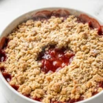 Erdbeer-Crumble mit süßen Streuseln