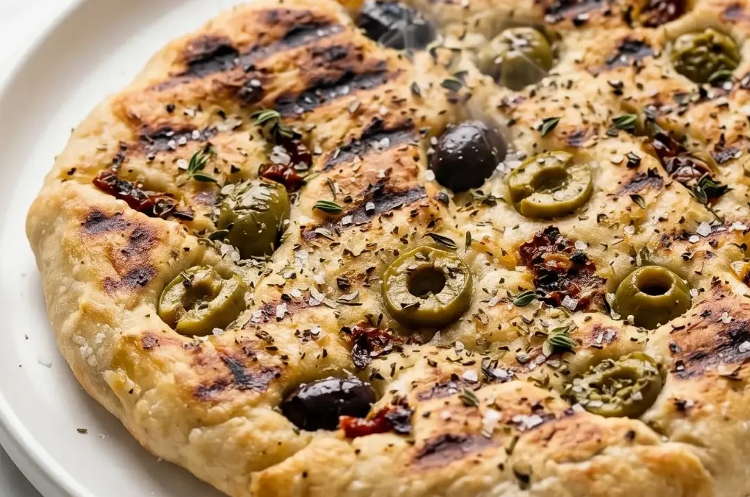 Perfektes mediterranes Grillbrot mit Oliven: Das ultimative Express-Rezept für den Sommerabend