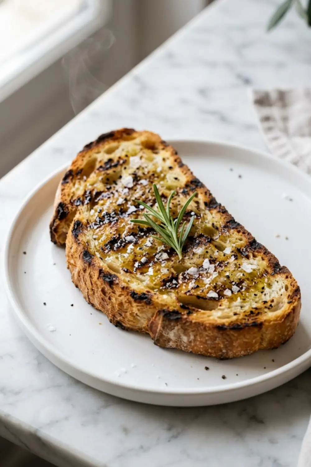 Grillbrot mit Olivenöl und Meersalz