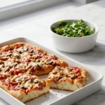 Pizza mit Quark-Öl-Teig Das einfachste Blitzrezept für extra krosse Blechpizza