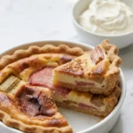 Rhabarberkuchen mit Quark: Das einfachste Rezept für cremigen Rhabarber-Käsekuchen