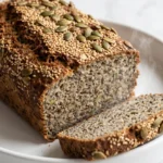 Saftiges Chia Eiweißbrot ohne Hefe – Das beste Protein-Brot Rezept