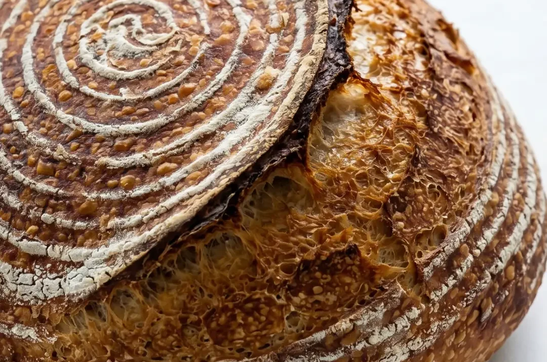 Schnelles Sauerteigbrot mit Roggen: Das ultimative Express-Rezept für die eigene Backstube