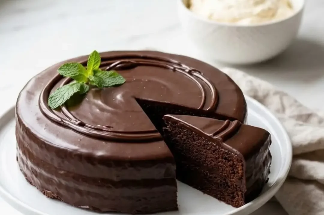 Saftiges Low-Carb Wunder: Der perfekte Keto Schokokuchen