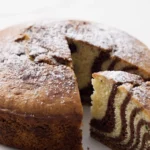 Mini Zebrakuchen aus der Heißluftfritteuse frisch gebacken — saftiger Rührkuchen mit feinen Schokostreifen