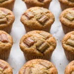Saftige Rhabarber Muffins mit Sauerteig