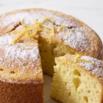 Zitroniger Kuchen im Airfryer frisch gebacken — saftiger Rührkuchen mit Zitronenabrieb und Puderzucker